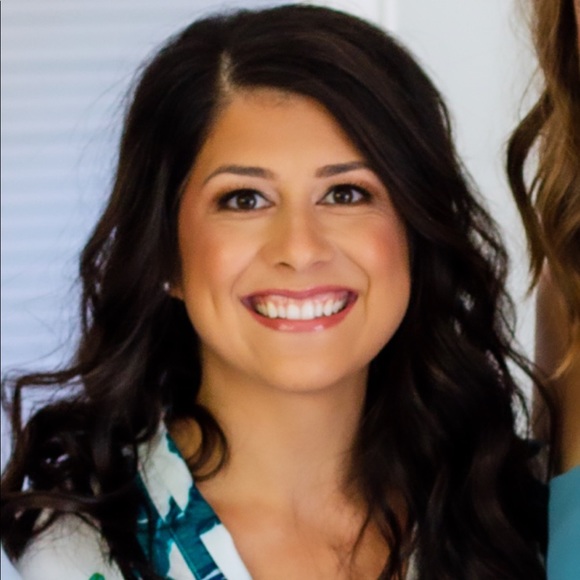 ๐บLeah - Picture 2 of 4